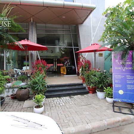 Hoang Trieu Hotel Ho Chi Minh City Exterior photo